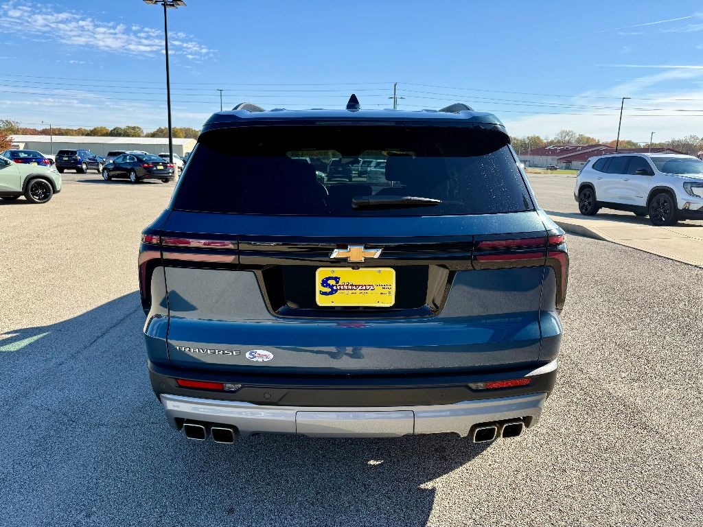 Used 2025 Chevrolet Traverse FWD LT Sport Utility
