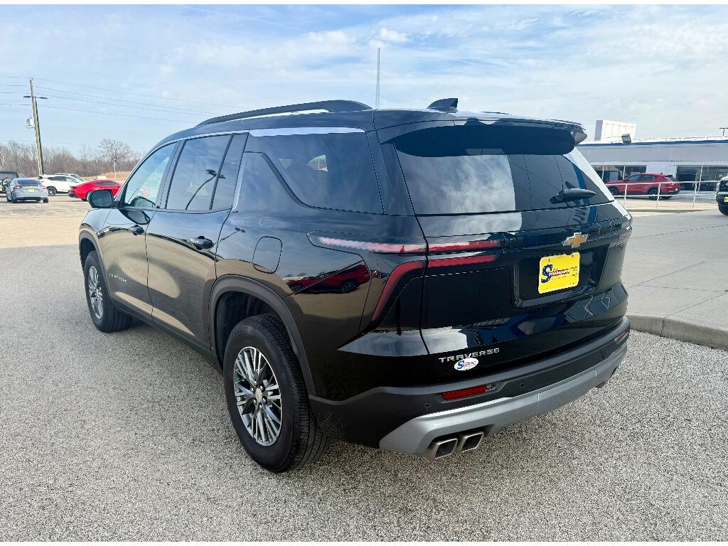 Used 2025 Chevrolet Traverse FWD LT Sport Utility