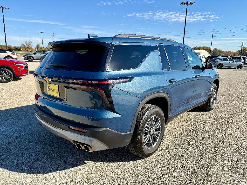 Used 2025 Chevrolet Traverse FWD LT Sport Utility