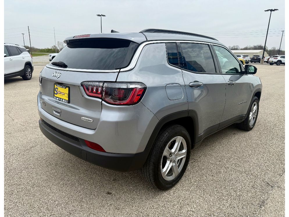 2024 Jeep Compass Latitude photo 4