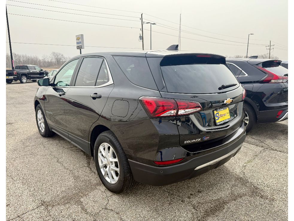 2022 Chevrolet Equinox LT photo 2