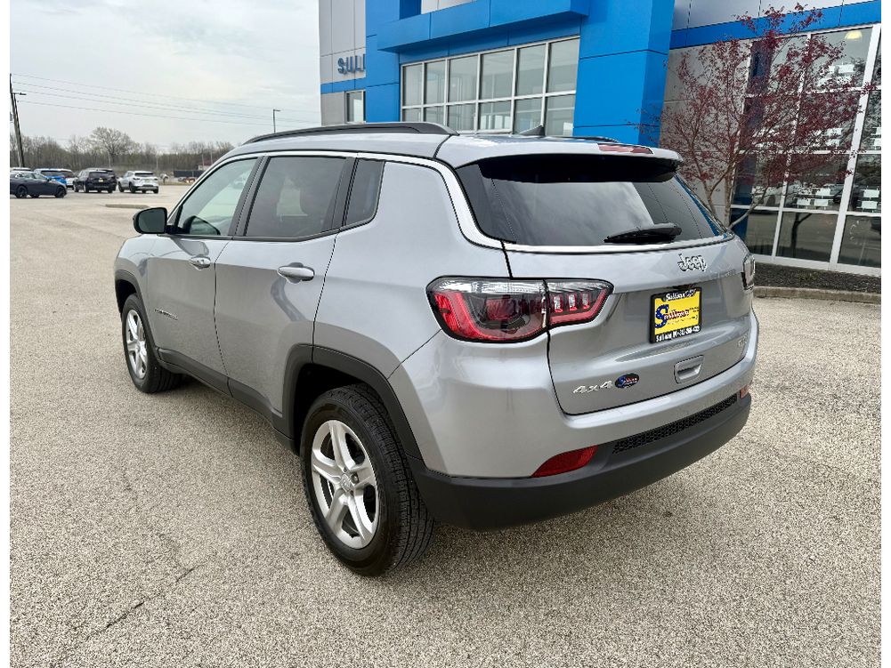 2024 Jeep Compass Latitude photo 2