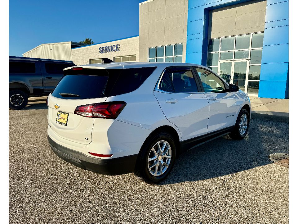 2024 Chevrolet Equinox LT photo 3
