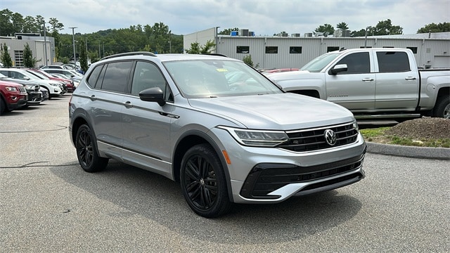 Used 2022 Volkswagen Tiguan SE R-LINE BLACK with VIN 3VV8B7AX1NM008910 for sale in Torrington, CT