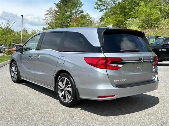 2023 Honda Odyssey Touring photo 2