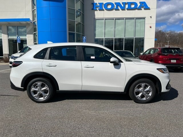 2026 Honda HR-V LX photo 2