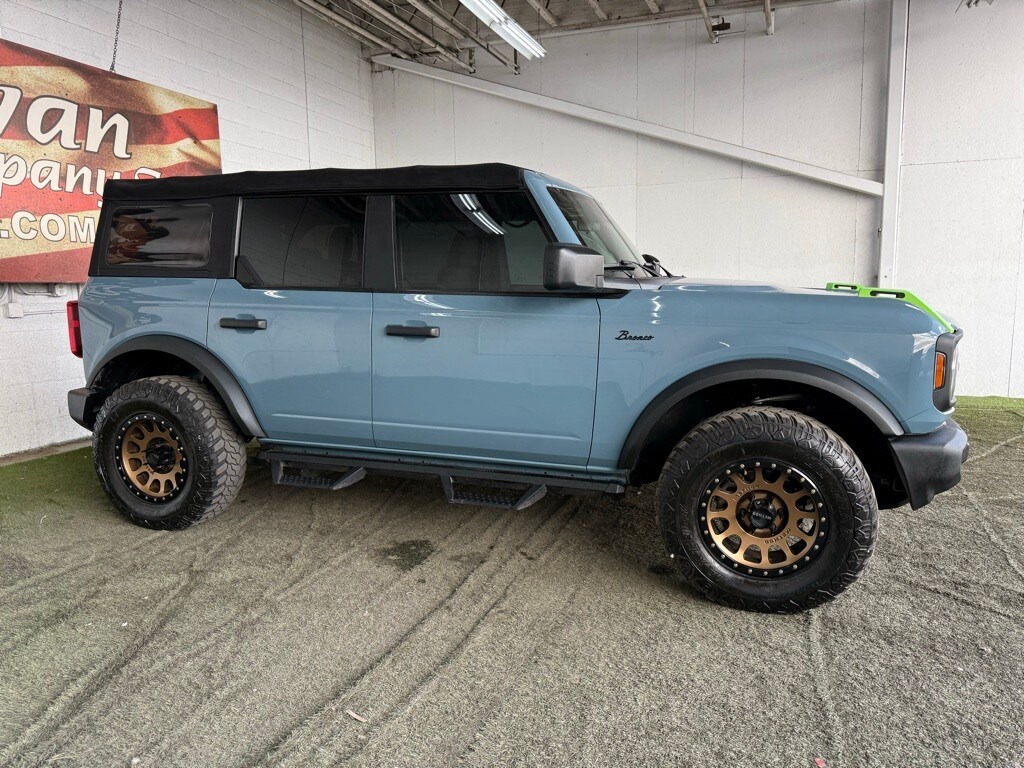 2022 Ford Bronco Base photo 3