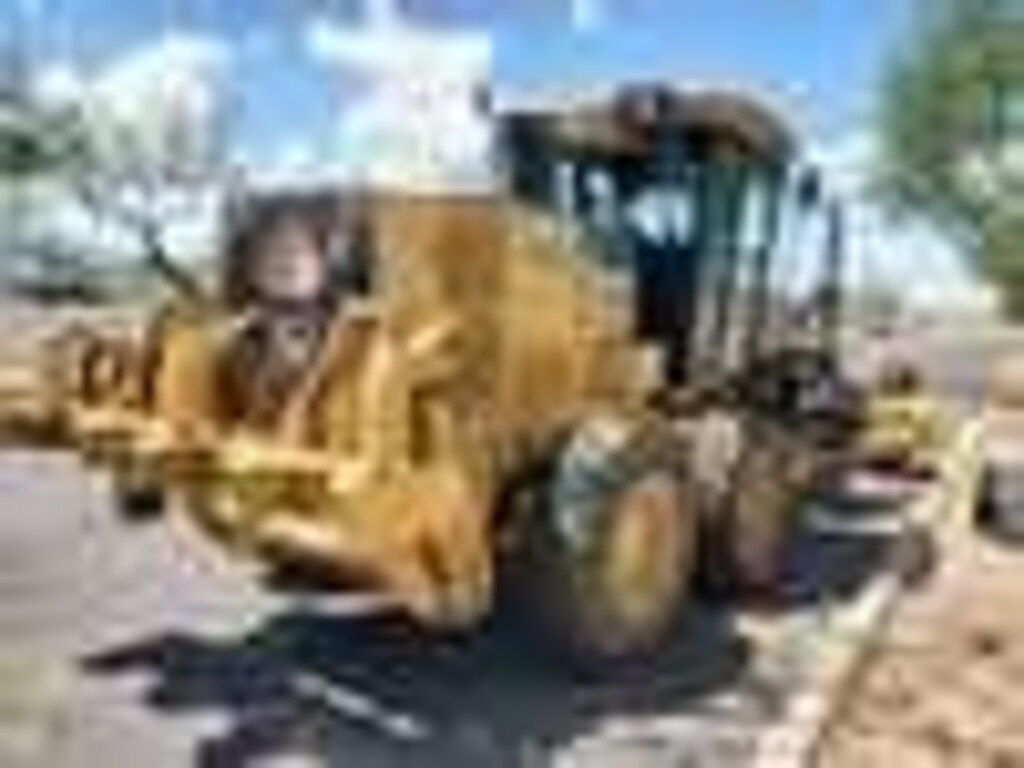 Used 2006 John Deere 670 For Sale at Sullivan Motor Company Inc. VIN