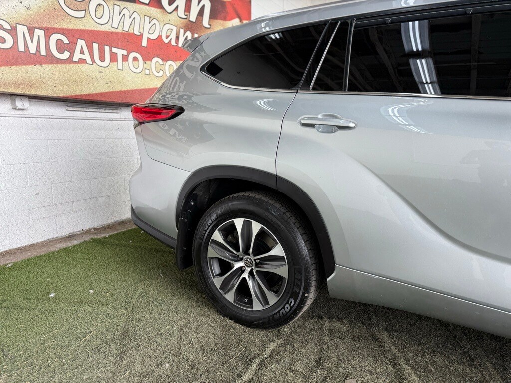 2020 Toyota Highlander XLE photo 4