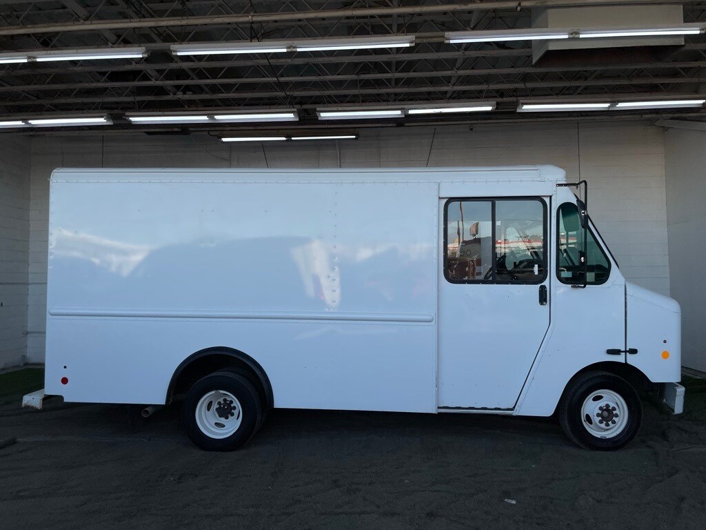 2017 Ford E-350 Base photo 2