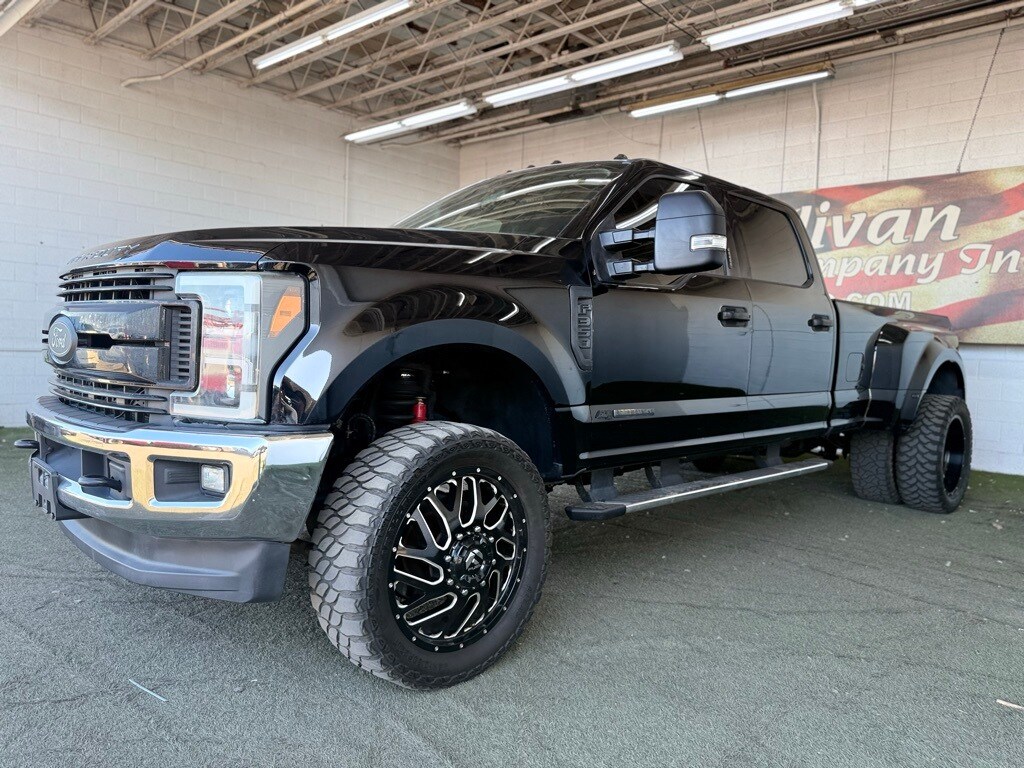 2017 Ford F-350 XLT photo 3