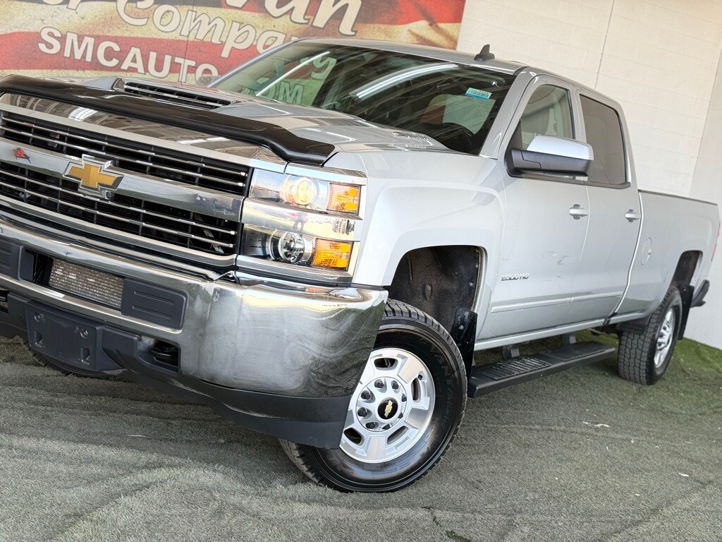 2018 Chevrolet Silverado 2500HD LT photo 2
