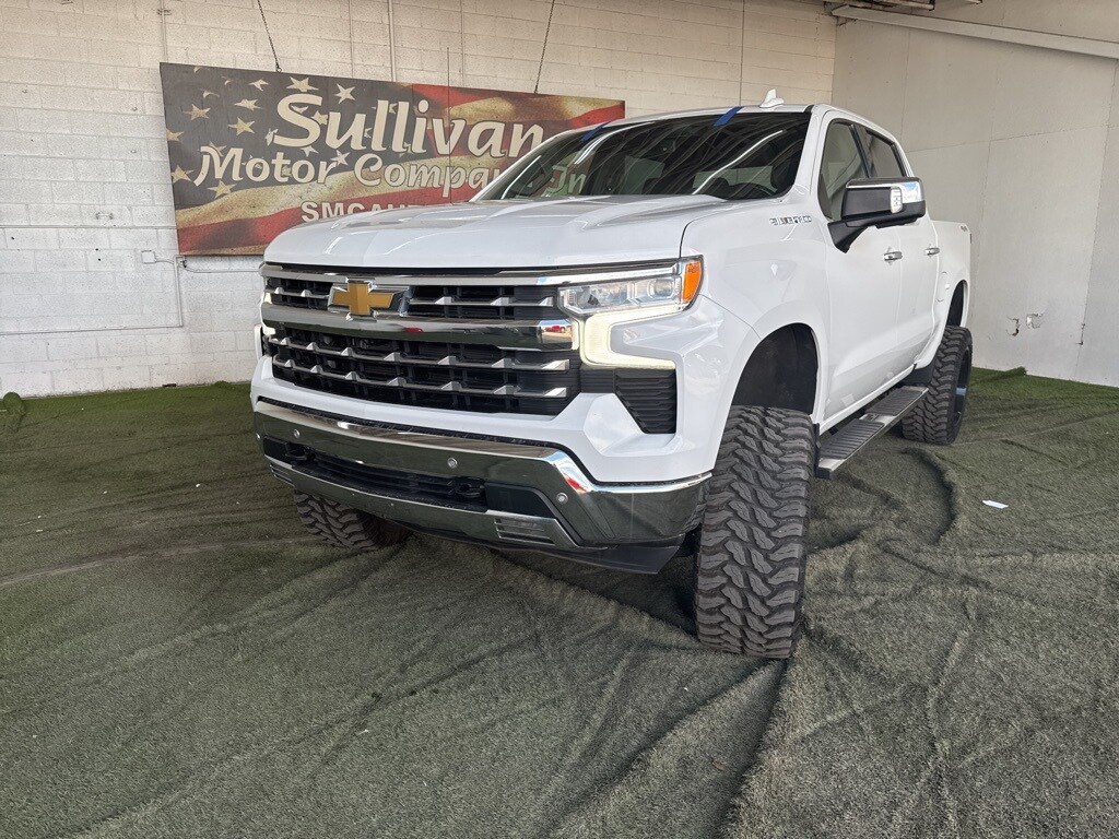 2023 Chevrolet Silverado 1500 LTZ photo 2