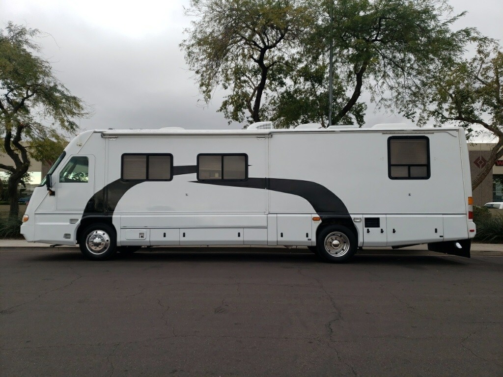 1999 Freightliner XC Chassis photo 2