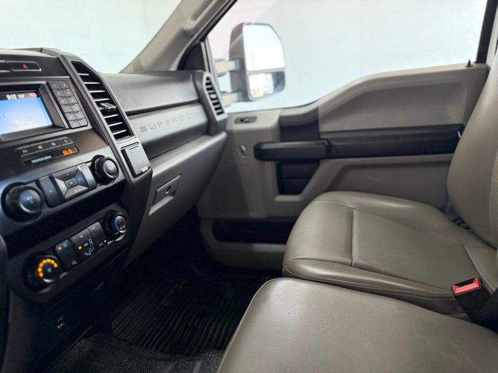 2020 Ford F-350 Super Duty Chassis Cab XL - Photo 29