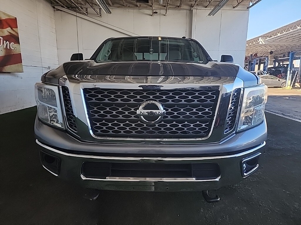 2016 Nissan Titan SV photo 4