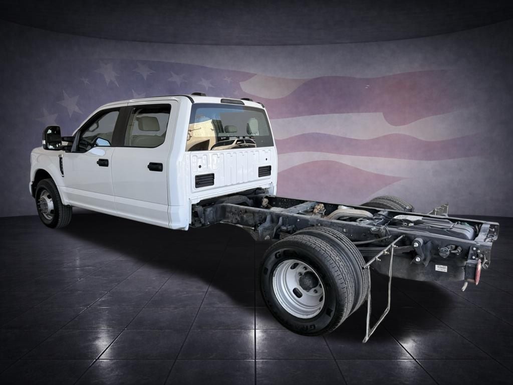 2020 Ford F-350 Super Duty Chassis Cab XL - Photo 12