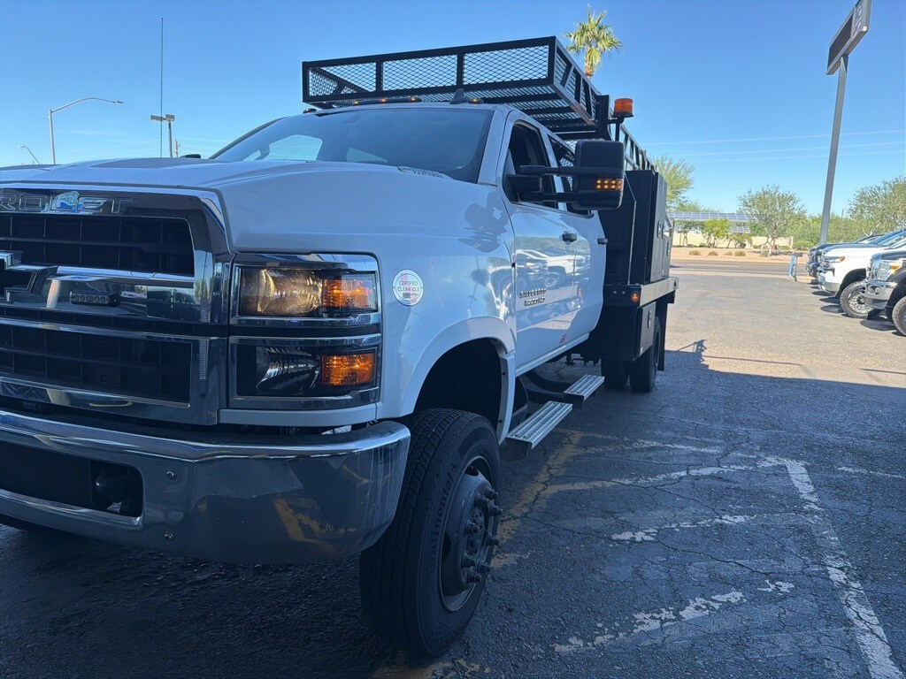 2023 Chevrolet Silverado 4500HD Work Truck photo 2