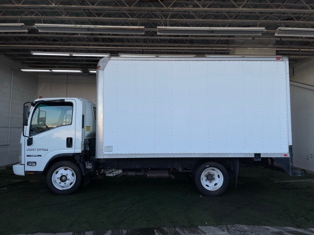 2016 Isuzu NPR photo 2