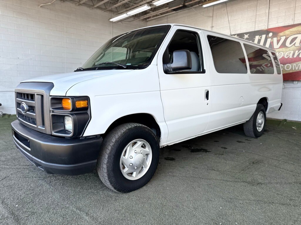 2011 Ford E-350 XL photo 2