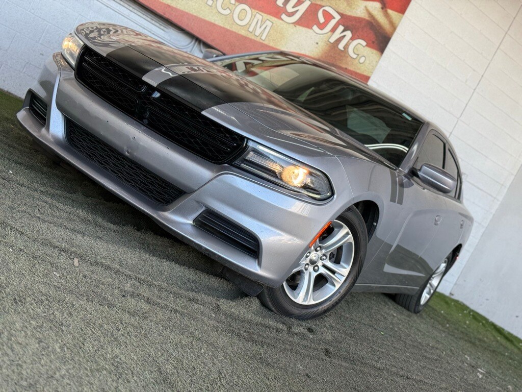 2015 Dodge Charger SE photo 2