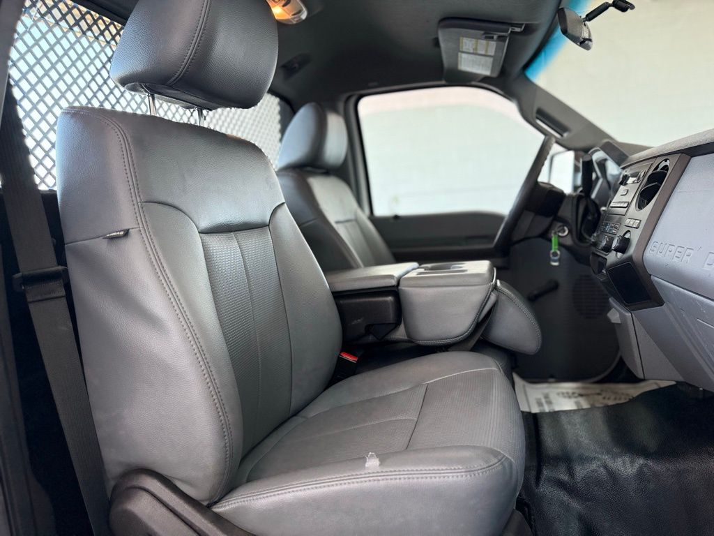 2015 Ford F-450 Super Duty Chassis Cab XL - Photo 35