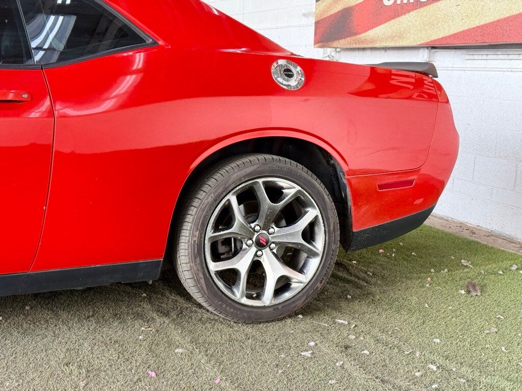 2017 Dodge Challenger SXT photo 3