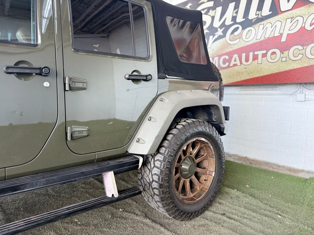 2015 Jeep Wrangler Unlimited Rubicon photo 2