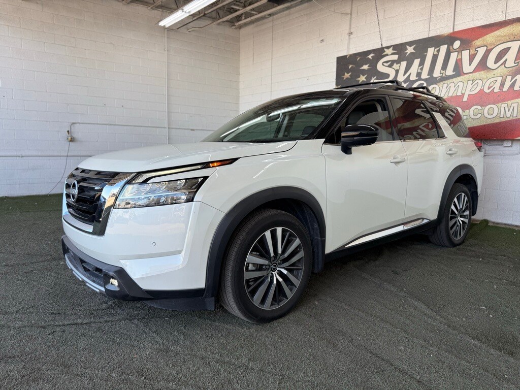 2022 Nissan Pathfinder Platinum photo 3