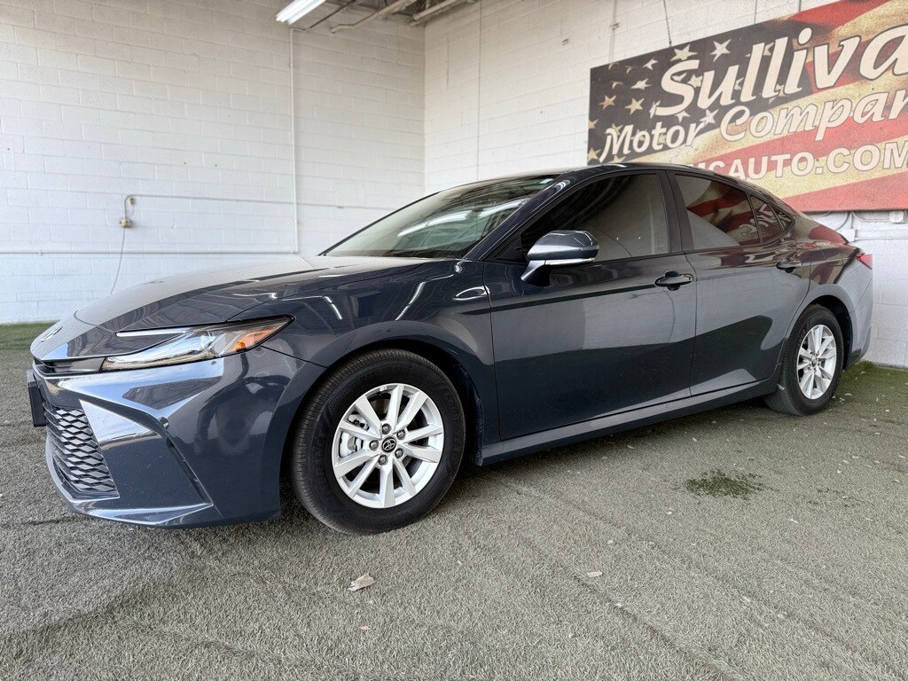 2025 Toyota Camry photo 4