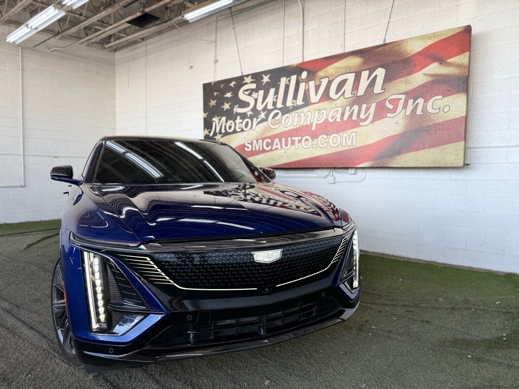 2024 Cadillac Lyriq Sport photo 2