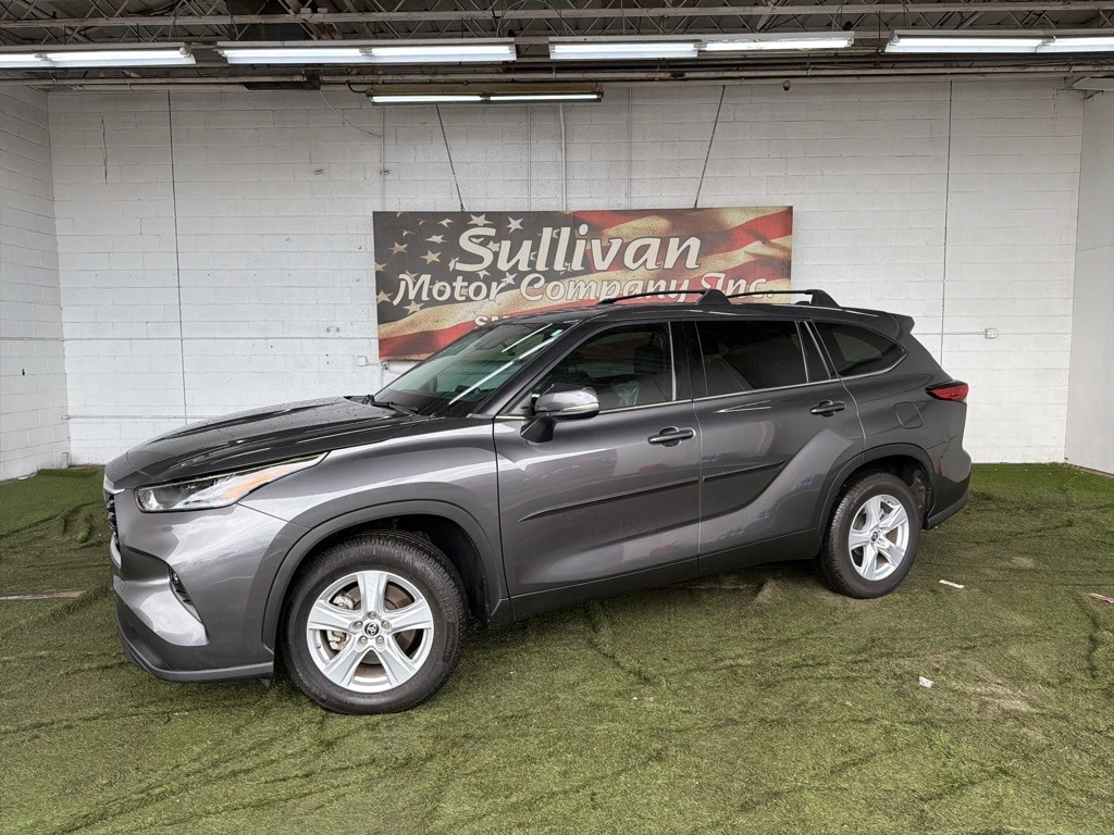 Used 2022 Toyota Highlander LE SUV