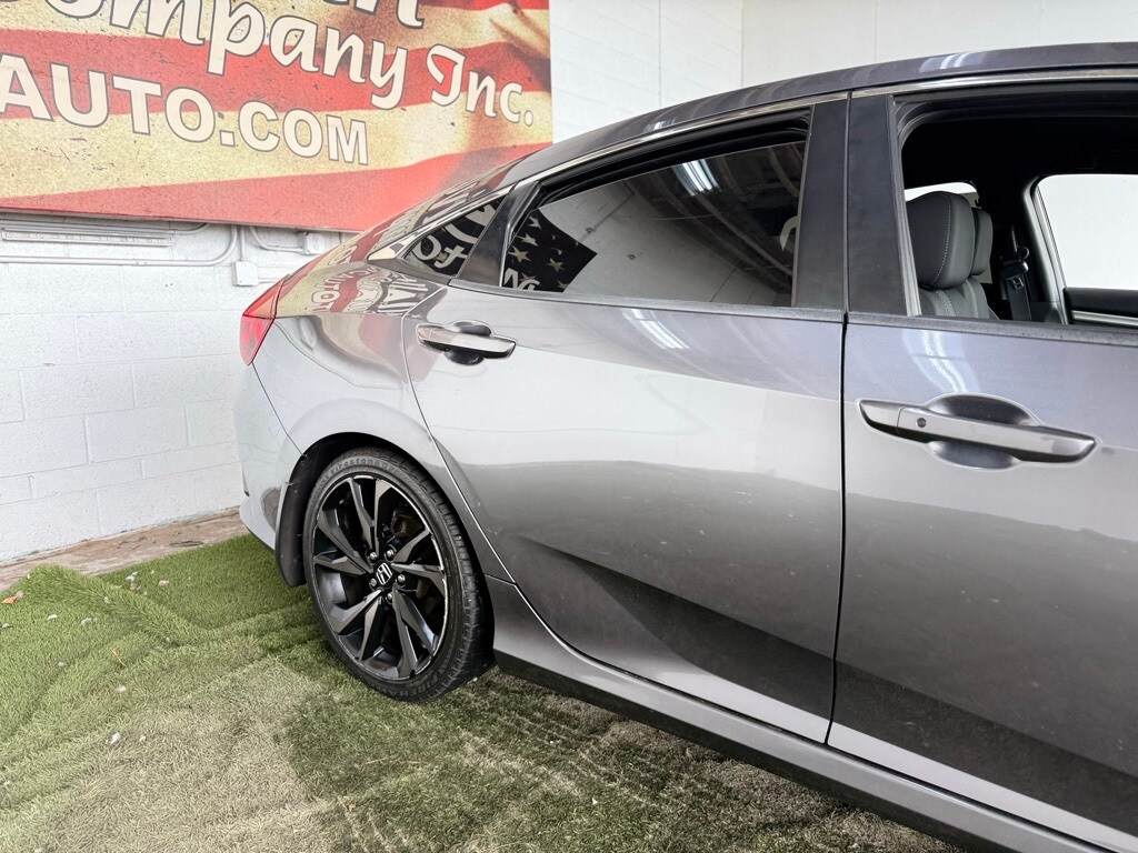 2019 Honda Civic Sport photo 3