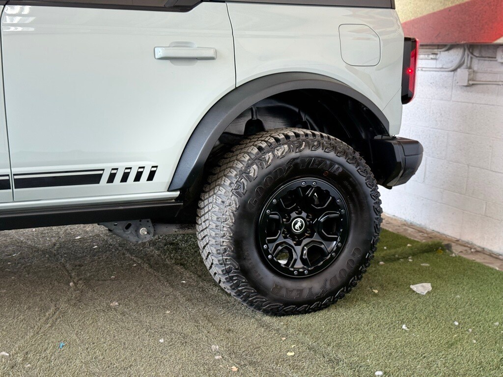 2021 Ford Bronco First Edition photo 4