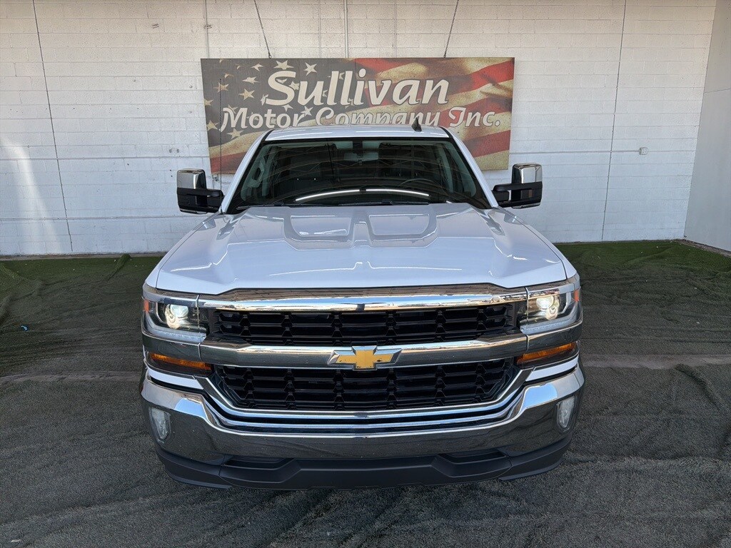 2018 Chevrolet Silverado 1500 LT photo 2
