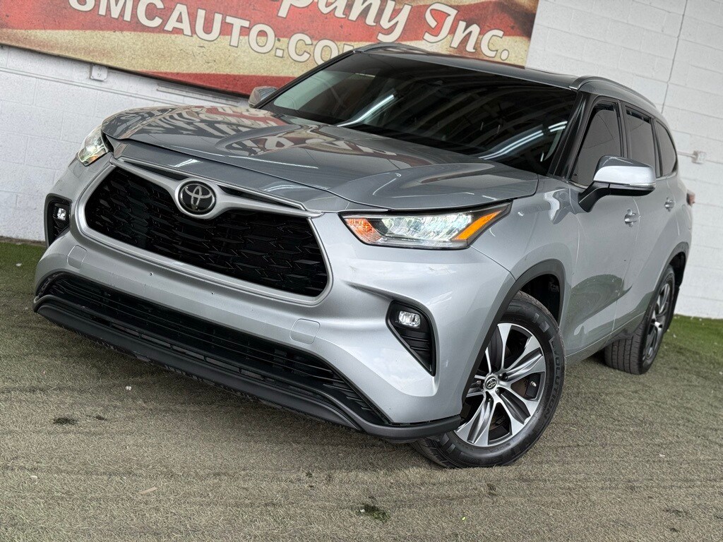 2020 Toyota Highlander XLE photo 2