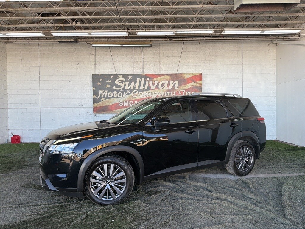 2022 Nissan Pathfinder SL photo 2