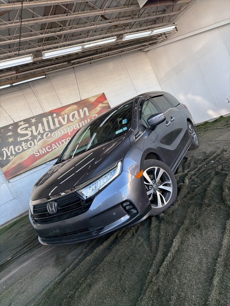 2022 Honda Odyssey Touring photo 2