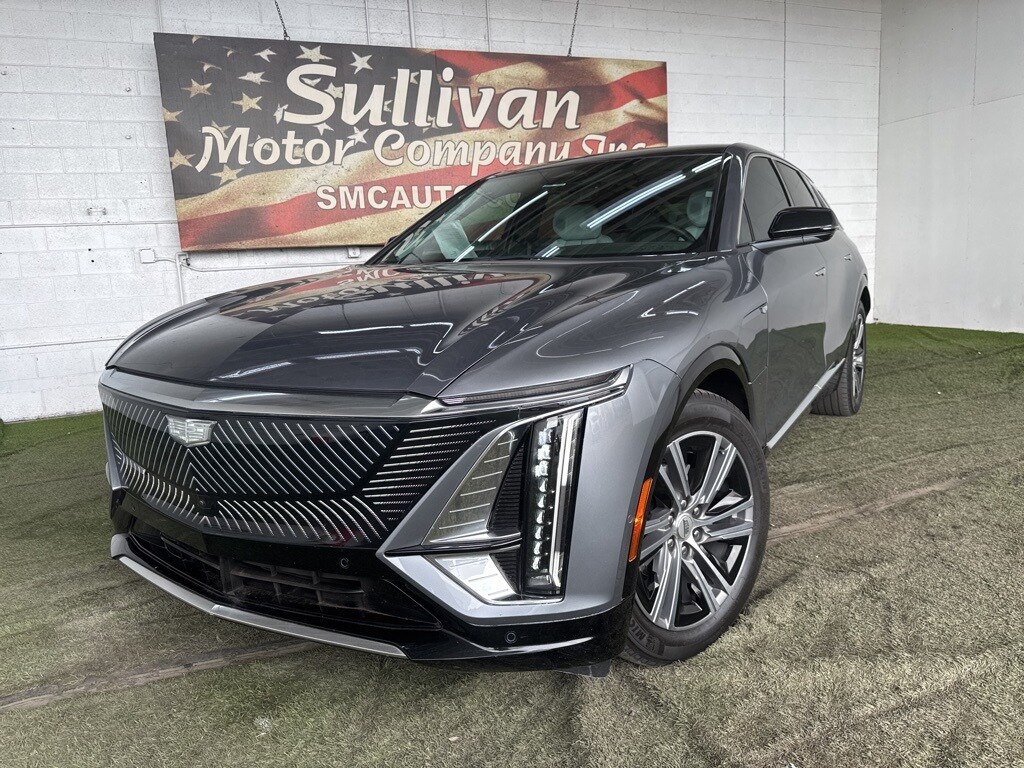 2023 Cadillac Lyriq Luxury photo 2