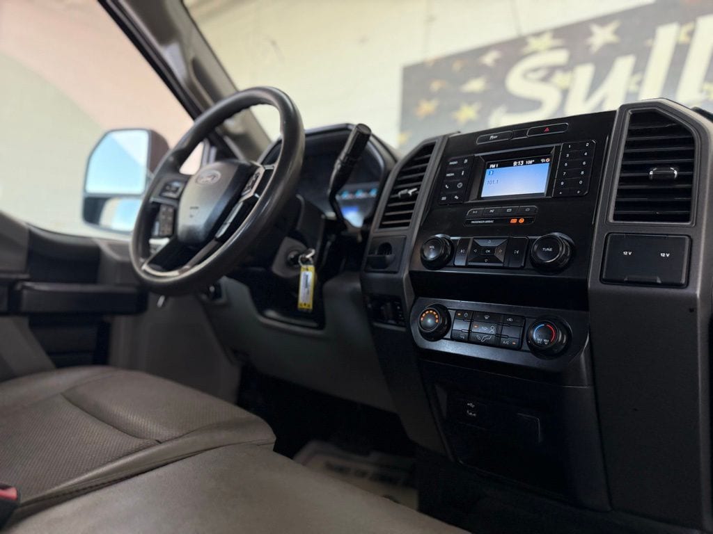 2020 Ford F-350 Super Duty Chassis Cab XL - Photo 35