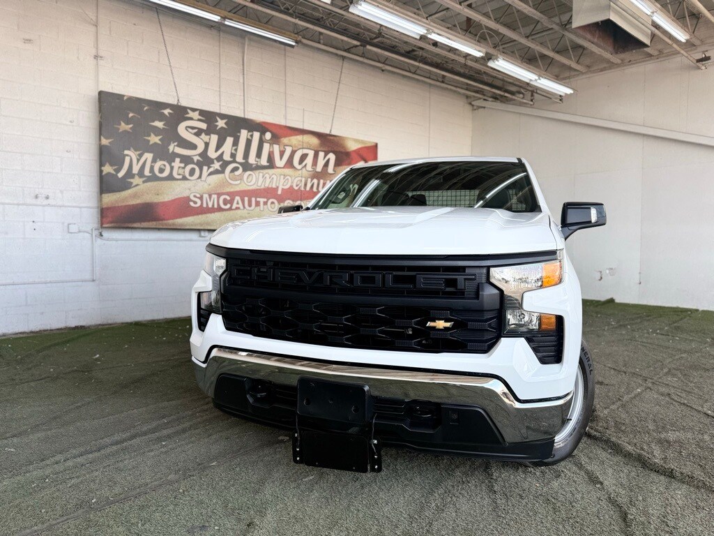2023 Chevrolet Silverado 1500 photo 2