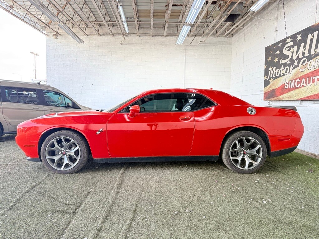 2017 Dodge Challenger SXT photo 4