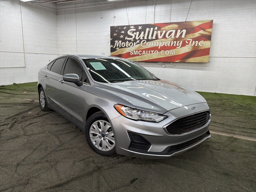 2020 Ford Fusion S photo 2