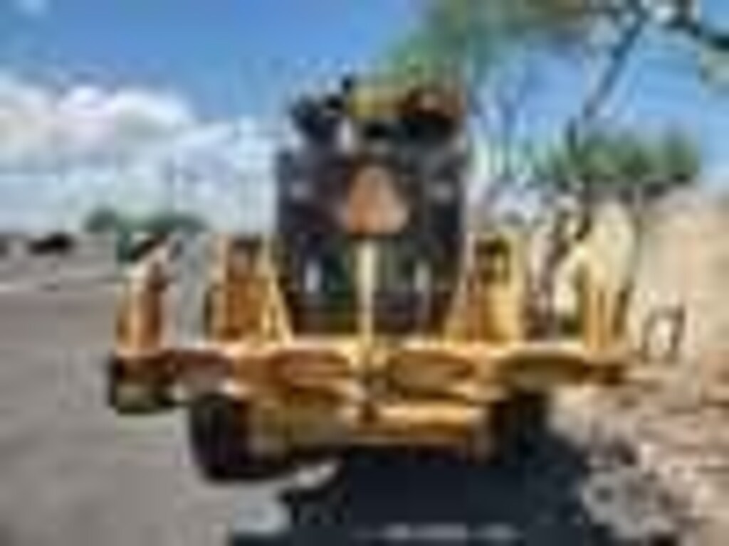 Used 2006 John Deere 670 For Sale at Sullivan Motor Company Inc. VIN
