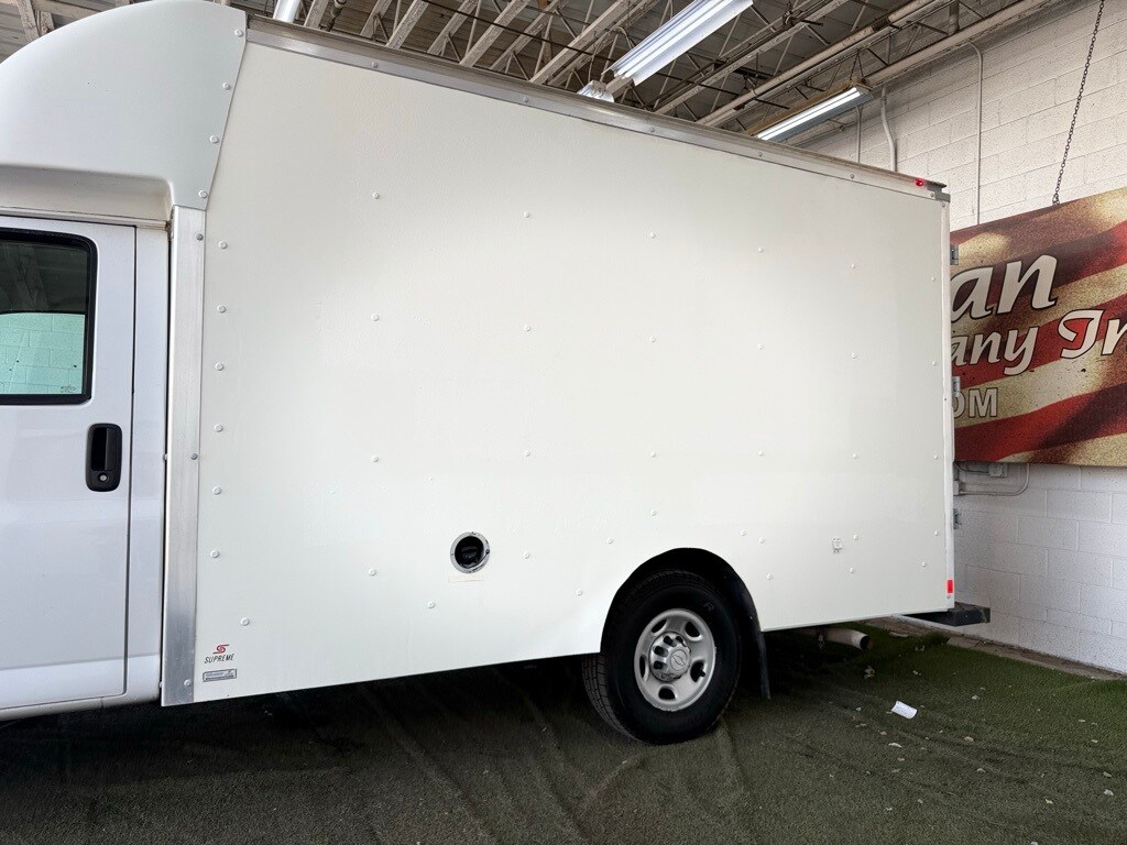 2018 Chevrolet Express Cutaway Work Van photo 2
