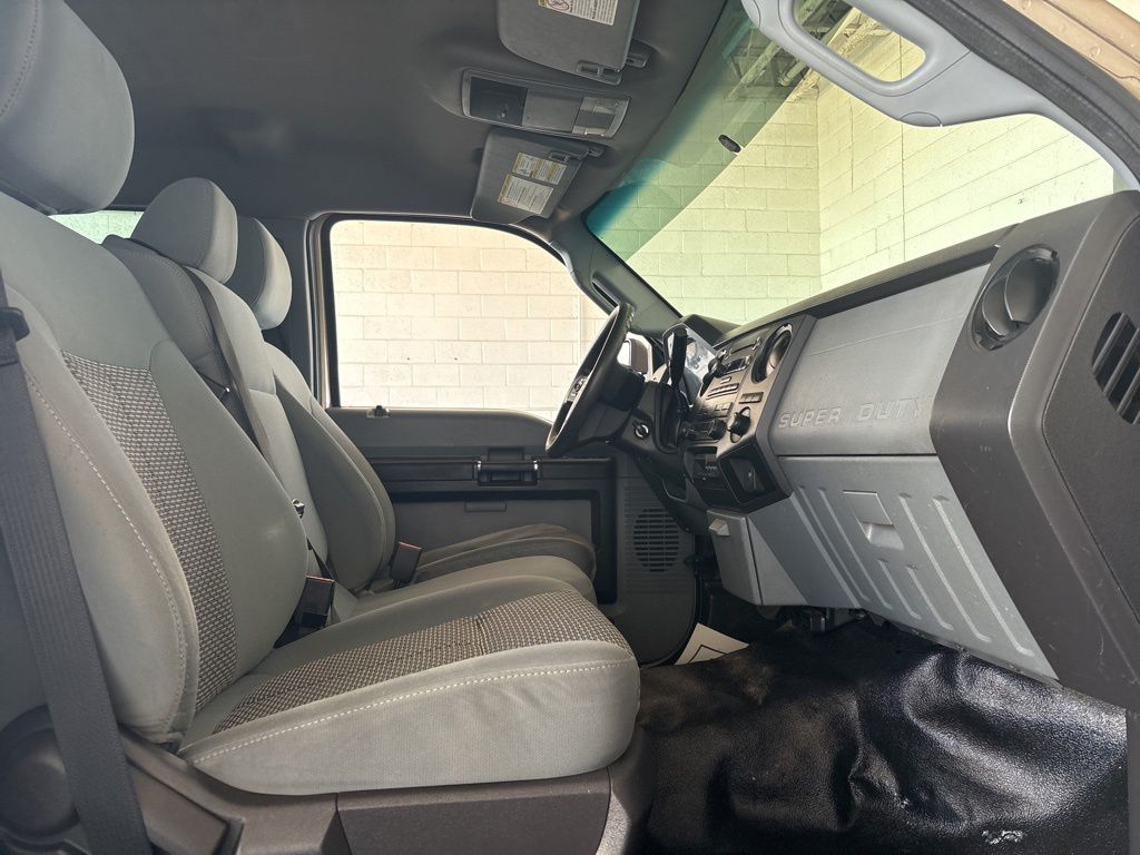 2012 Ford F-450 Super Duty Chassis Cab XL - Photo 12