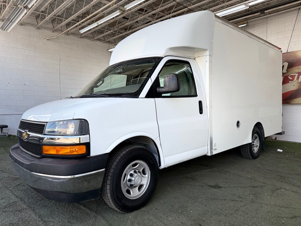 2018 Chevrolet Express Cutaway Work Van photo 3