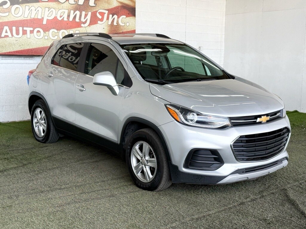 2020 Chevrolet Trax LT photo 2