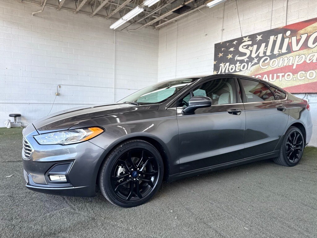2020 Ford Fusion SE photo 3