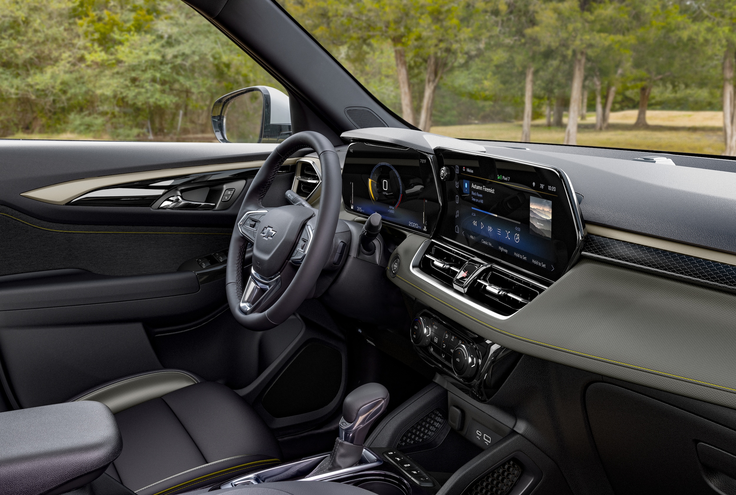 Chevy Trailblazer infotainment and and center console